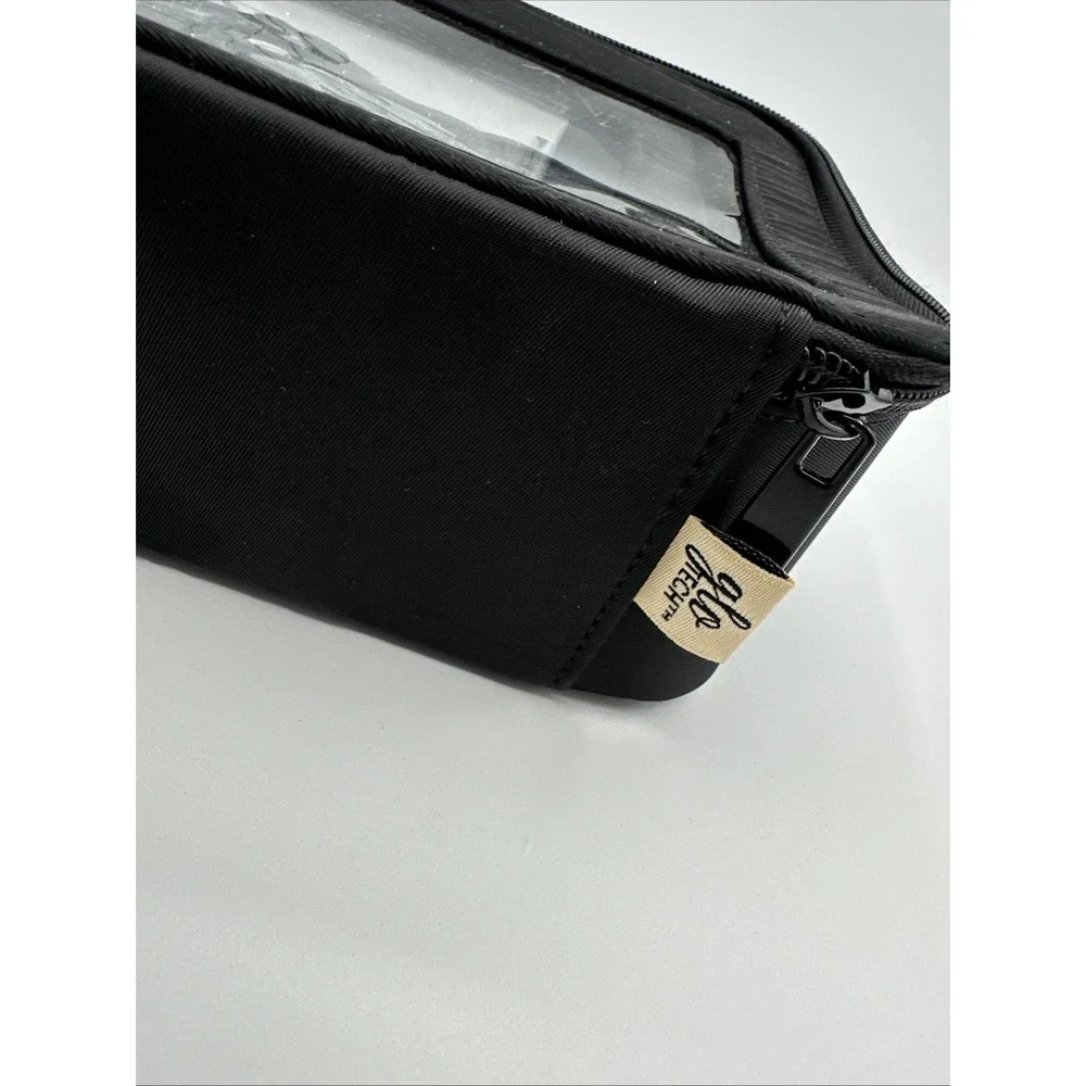 GloTech toiletry set